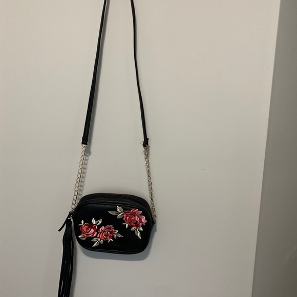 Black floral crossbody purse - Picture 2 of 3